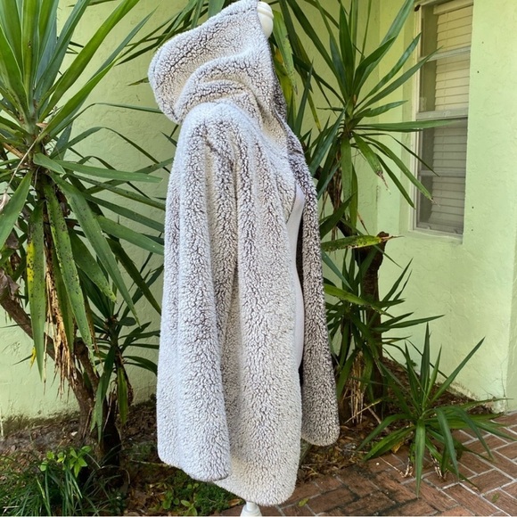 PINK Victorias Secret Sherpa
Open Front jacket - Picture 2 of 8